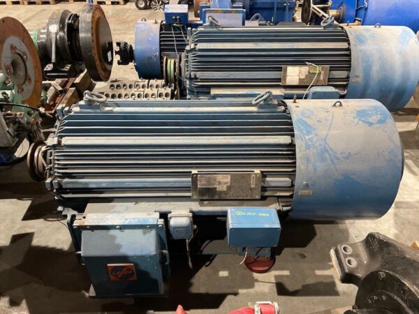 Used Asyn. generator 125/600 kw 690V